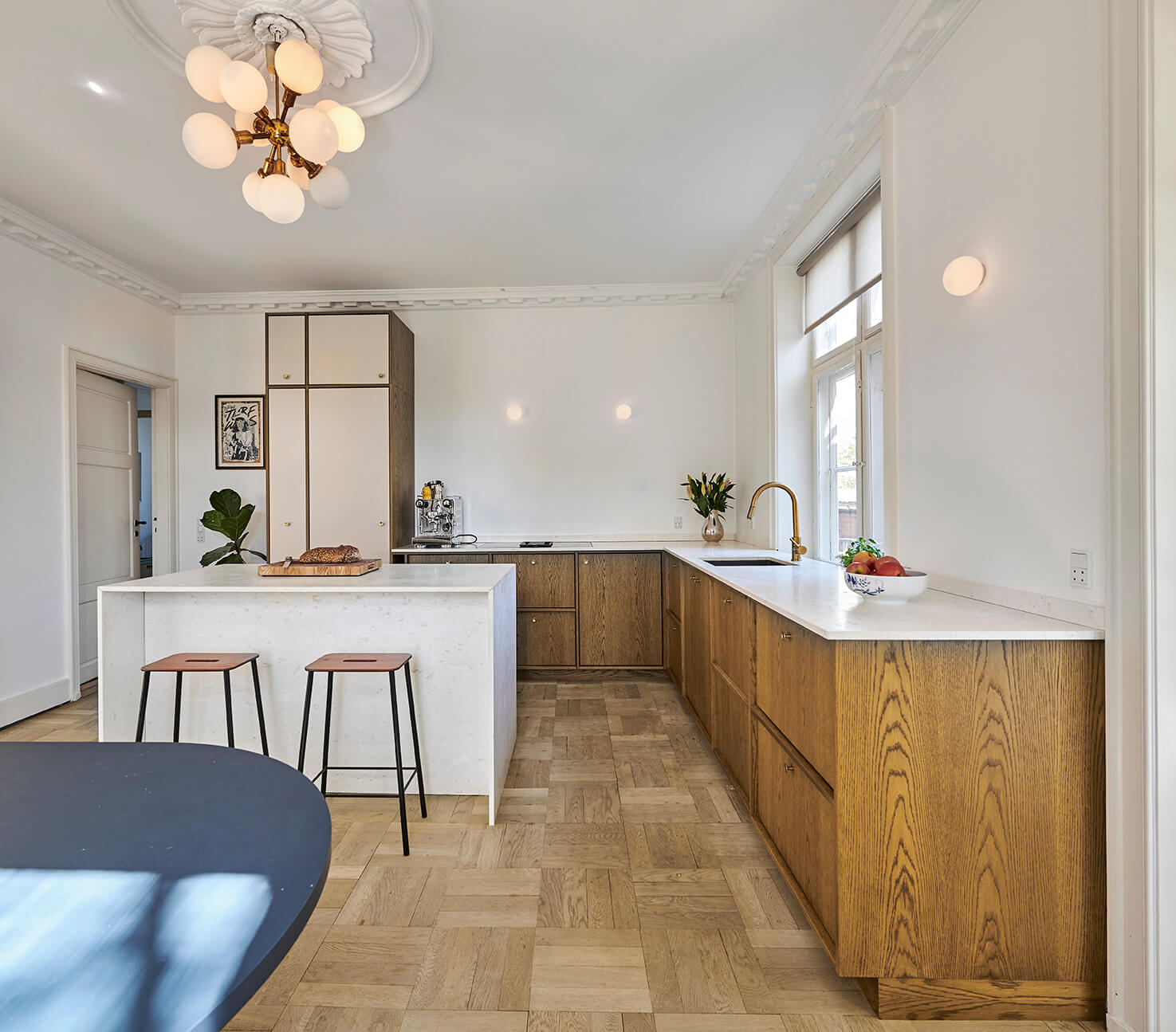 Køkken i bejdset egetræ