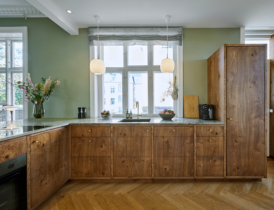 Køkkenø med marmor bordplade